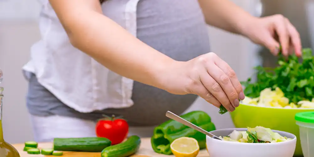 بررسی نقش تغذیه در بارداری