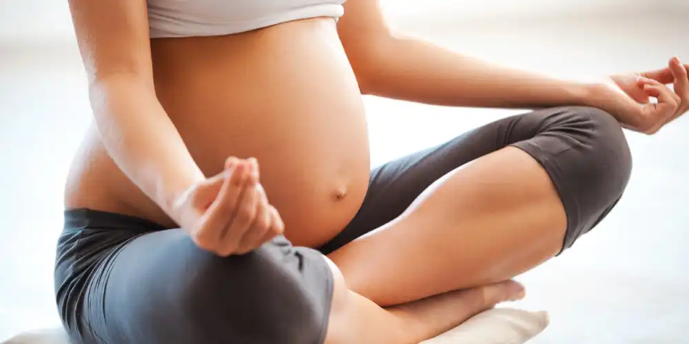 بررسی فواید یوگا در بارداری
