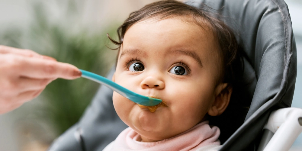 نکات غذای کمکی نوزاد شش ماهه