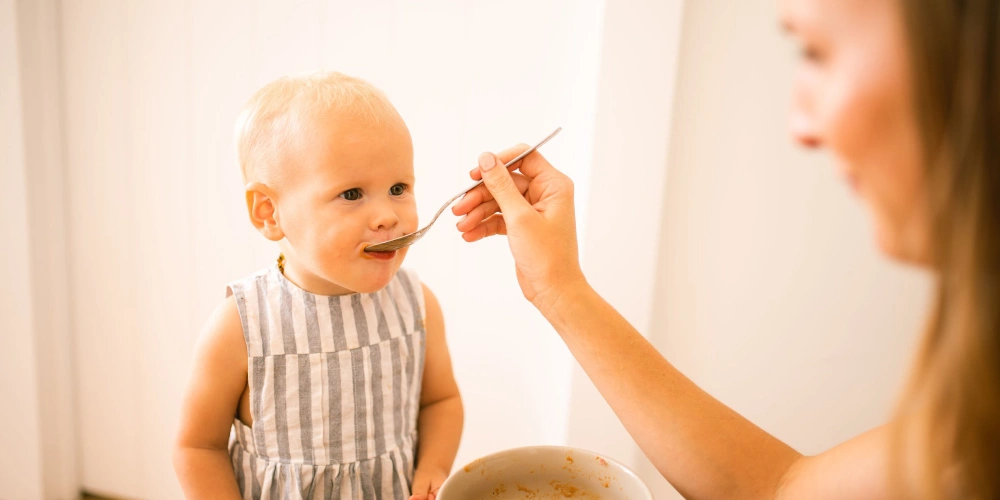 غذای کمکی برای نوزاد هشت ماهه